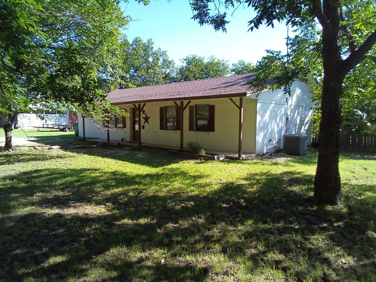 Charming 4 bed 2 bath home in Lampasas com... - Charming 4 bed 2 bath home in Lampasas com...