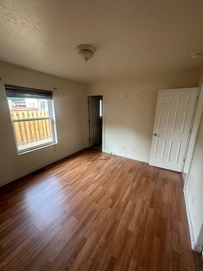 213 Clyde St Unit 211