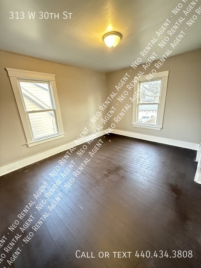 Photo - 313 W 30th St