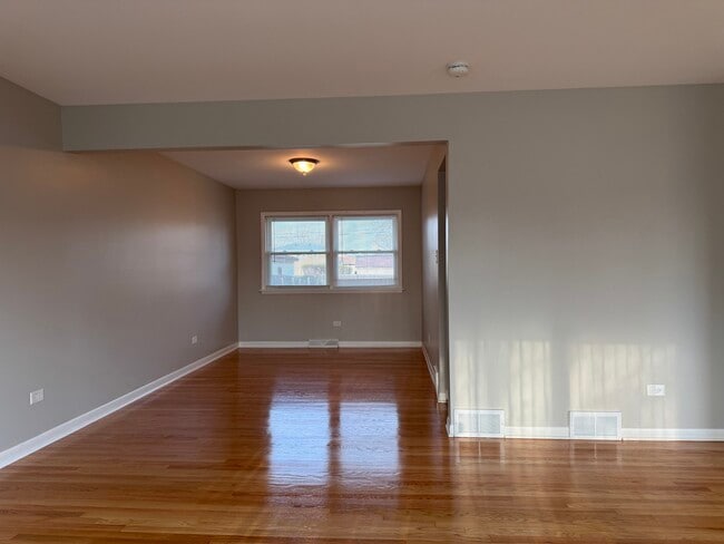 Photo - 16856 School St