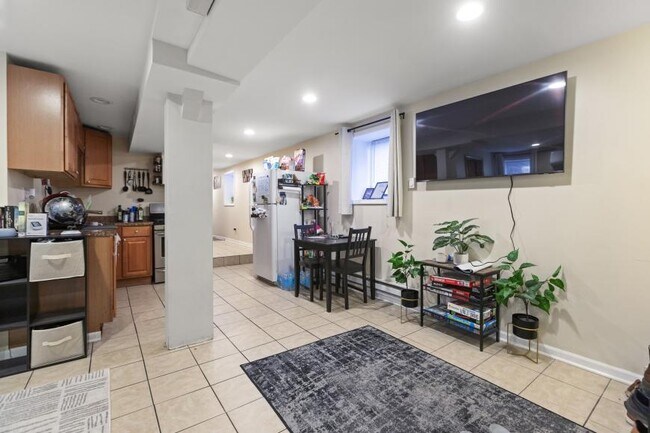 Photo - 2 bedroom in Chicago IL 60647 Unit BSMT