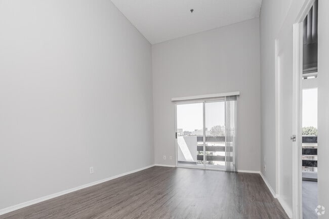 2BR, 2BA, Loft - 1050 SF - Reno Apartments