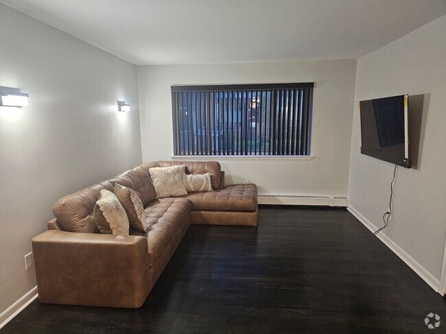 Building Photo - 17270 Bentler St Rental