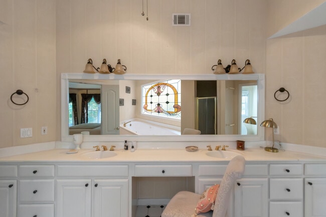 Photo - 3410 Kates Way