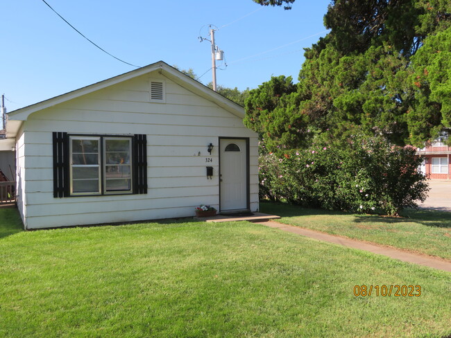 Building Photo - 324 McGoodwin Ave