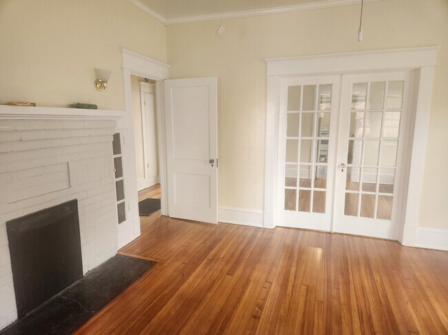 living/dining - 703 W Markham Ave