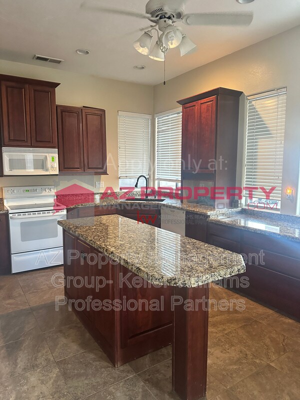 Photo - 16802 W Tonbridge St