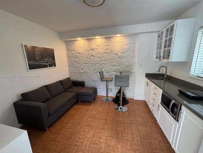 Building Photo - 14615 N Miami Ave Unit 1