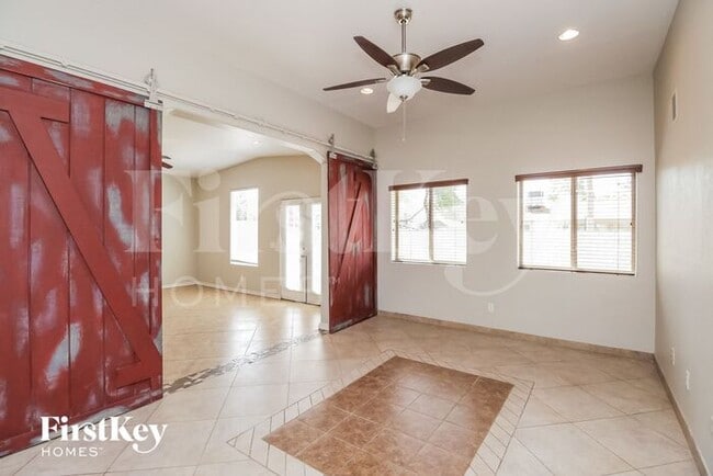 Photo - 657 W Barrow Dr