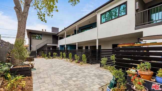 Photo - 2021 Beachwood Dr Unit 5