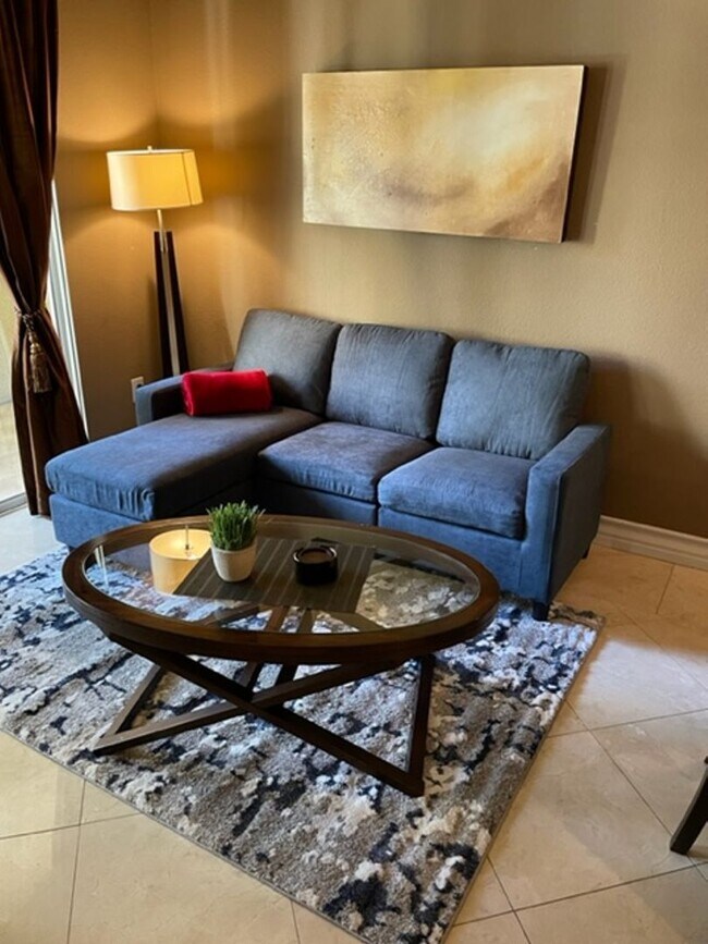 Building Photo - Meridian STUDIO Condo Fully Furnished near...