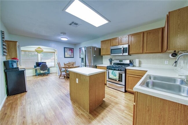 Photo - 301 Nicole Way