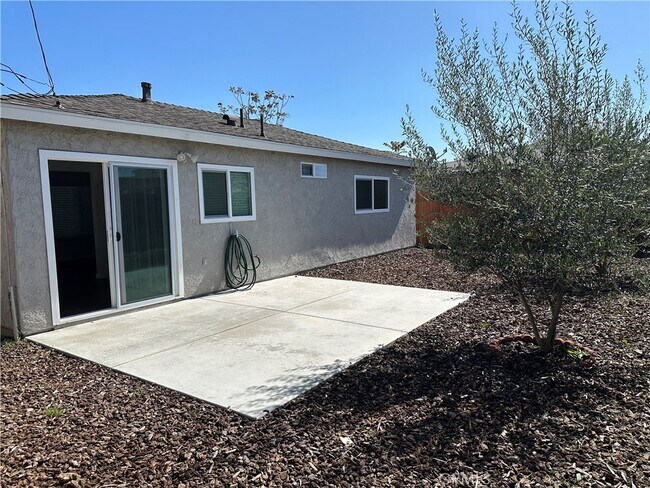 Photo - 11482 Burke St