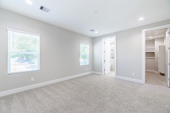 Photo - 240 Julia St