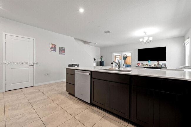 Photo - 610 SE 11th Pl