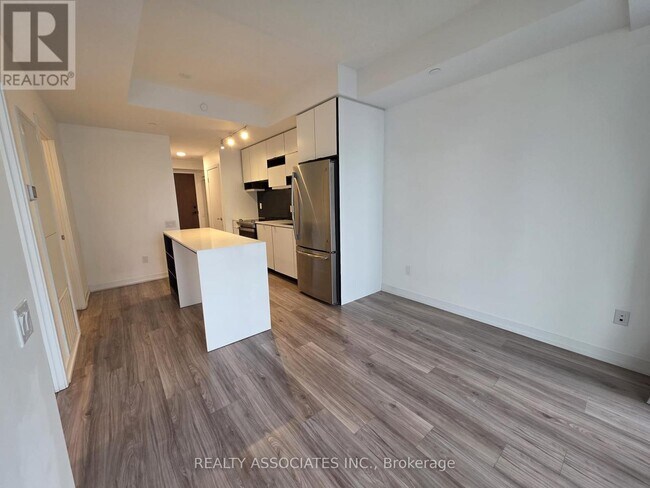 Photo - 4065 Confederation Pkwy Unit 3112