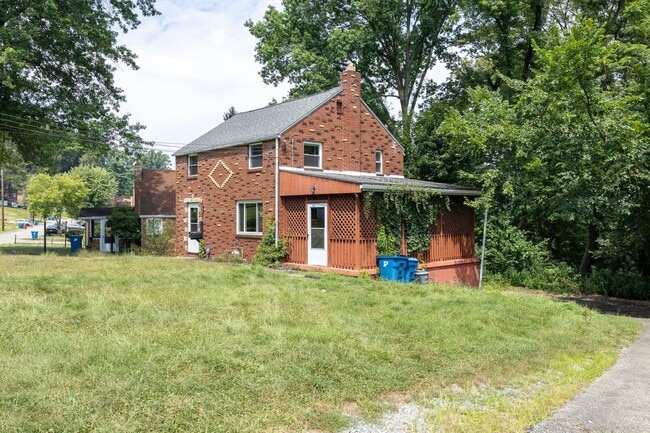 Photo - Spacious 4-Bedroom Home with Garage and Yard - Section 8 Approved!!