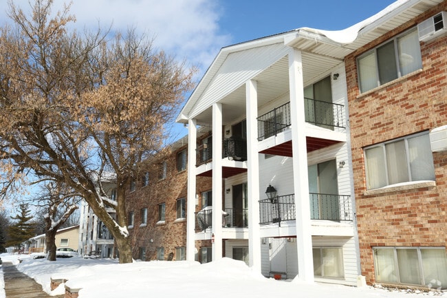 Photo - Country Manor Apartments