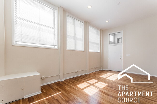 Photo - 2120 W Grand Ave Unit d