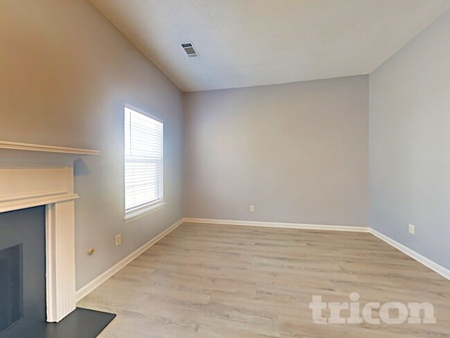 Photo - 1100 Village Oaks