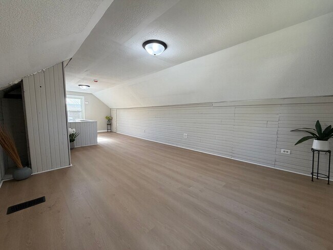 Photo - Remodeled 3 bed, 1 bath home for rent in E...