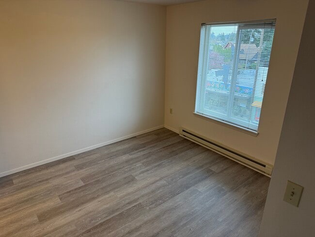 Dormitorio - Rose City Center Apartments - 55 and Over