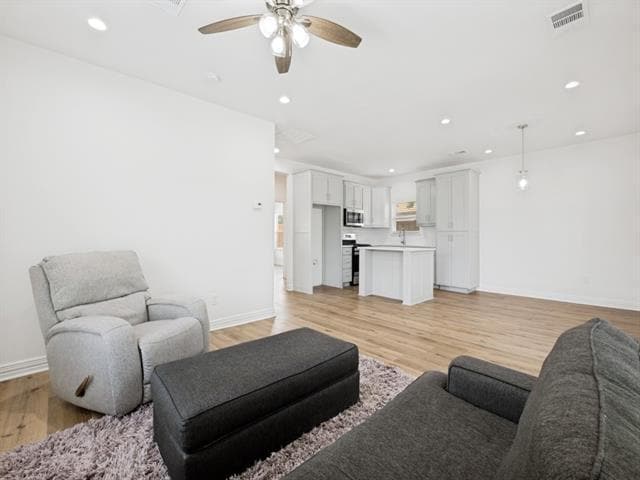 Photo - 1028 Claude St