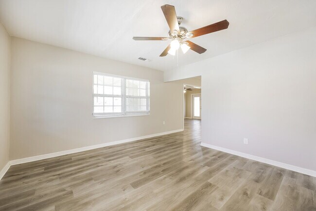 Photo - 5 Victoria Dr