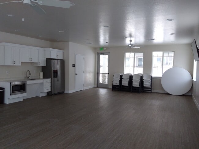 Club house common room - 14576 S Quiet Shade Drive