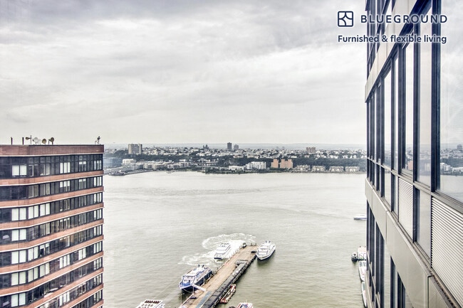 Photo - 635 W 42nd St Unidad FL36-ID1857