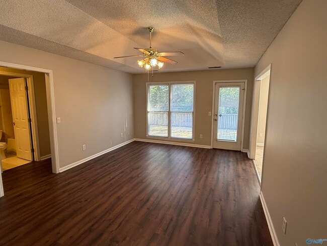 Photo - 213 Shadowbrook Ln NE