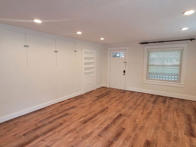 Photo - 3 Bedroom 1.5 Bath Cottage-Old Southwest