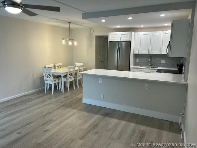 Photo - 423 Markham S Unit 423