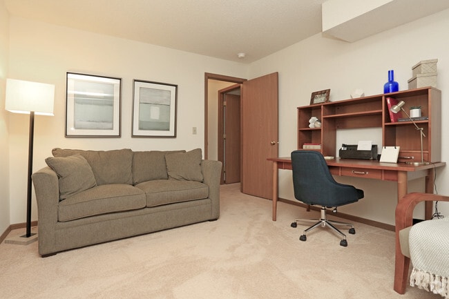 2BR, 2BA - 960 SF