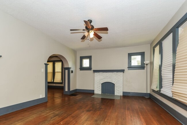 Photo - 3 Bed 1.5 Bathroom for rent in Dayton!
