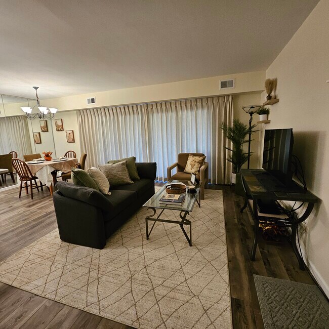 Living Room - 304 Forbes St Unit B