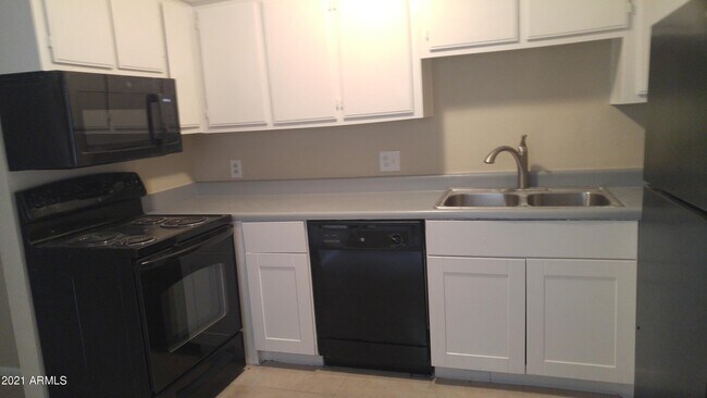 Photo - 2808 E Le Marche Ave Unit Apt 103