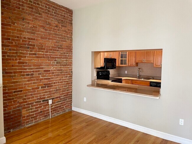 Photo - 123 Newbury St Unit 4