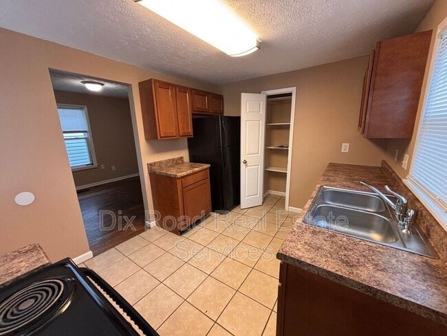 Photo - 1788 See Ave