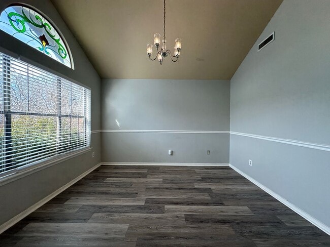 Photo - 35 Aberdeen Cir