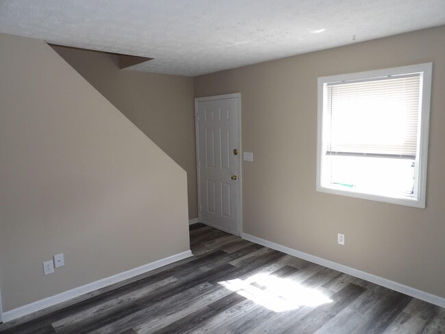 Photo - 432 Harrodsburg Ln