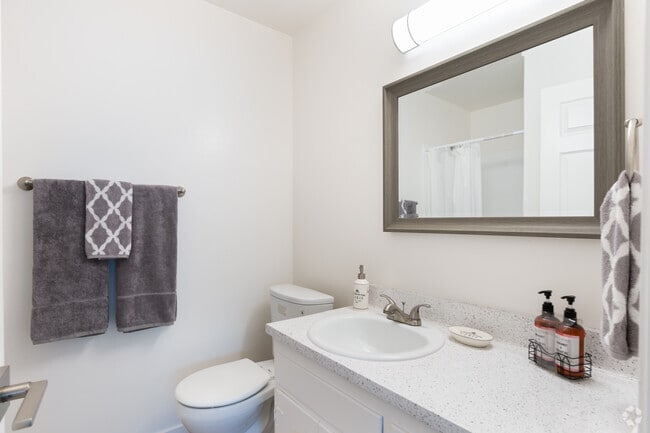 2BR, 2BA - 1150SF