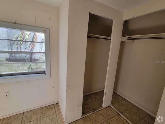 Building Photo - 12325 Lakeshore Dr Rental