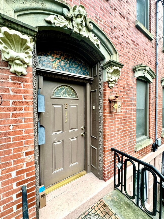 Building Photo - 211 York St Unit 3 Rental