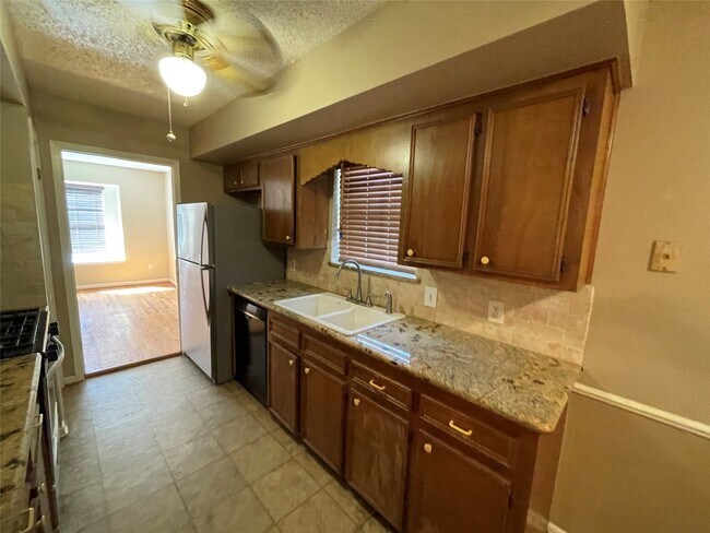 Photo - 181 Greenleaf Ln