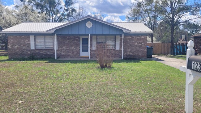 Photo - Charming 3 bed, 2 bath