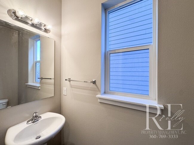 Photo - Effortless Elegance in Caldart Heights, Poulsbo