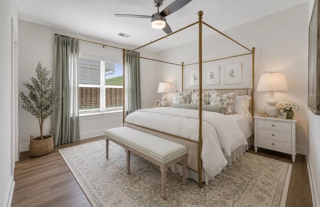 Photo - 228 Huntley Pl