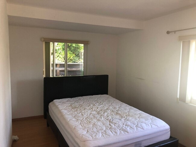 Bedroom - 1054 E Providencia Ave Unit #B