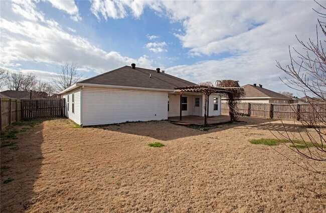 Photo - 807 SW Sandrock Rd